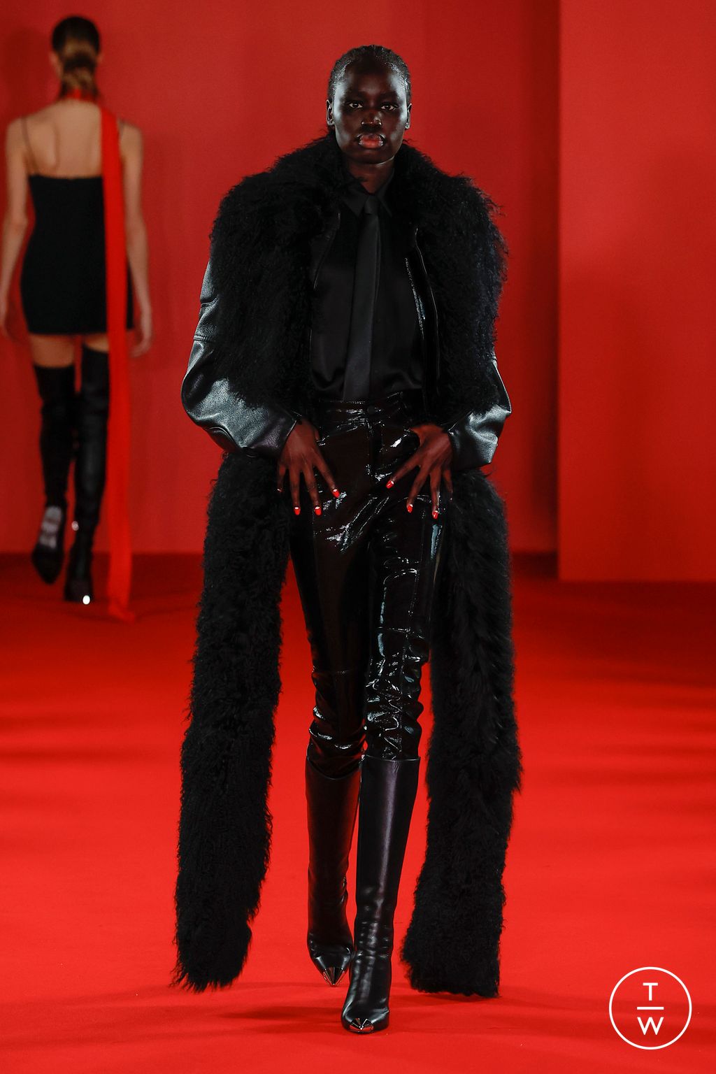 Fashion Week London Fall/Winter 2023 look 9 from the David Koma collection 女装