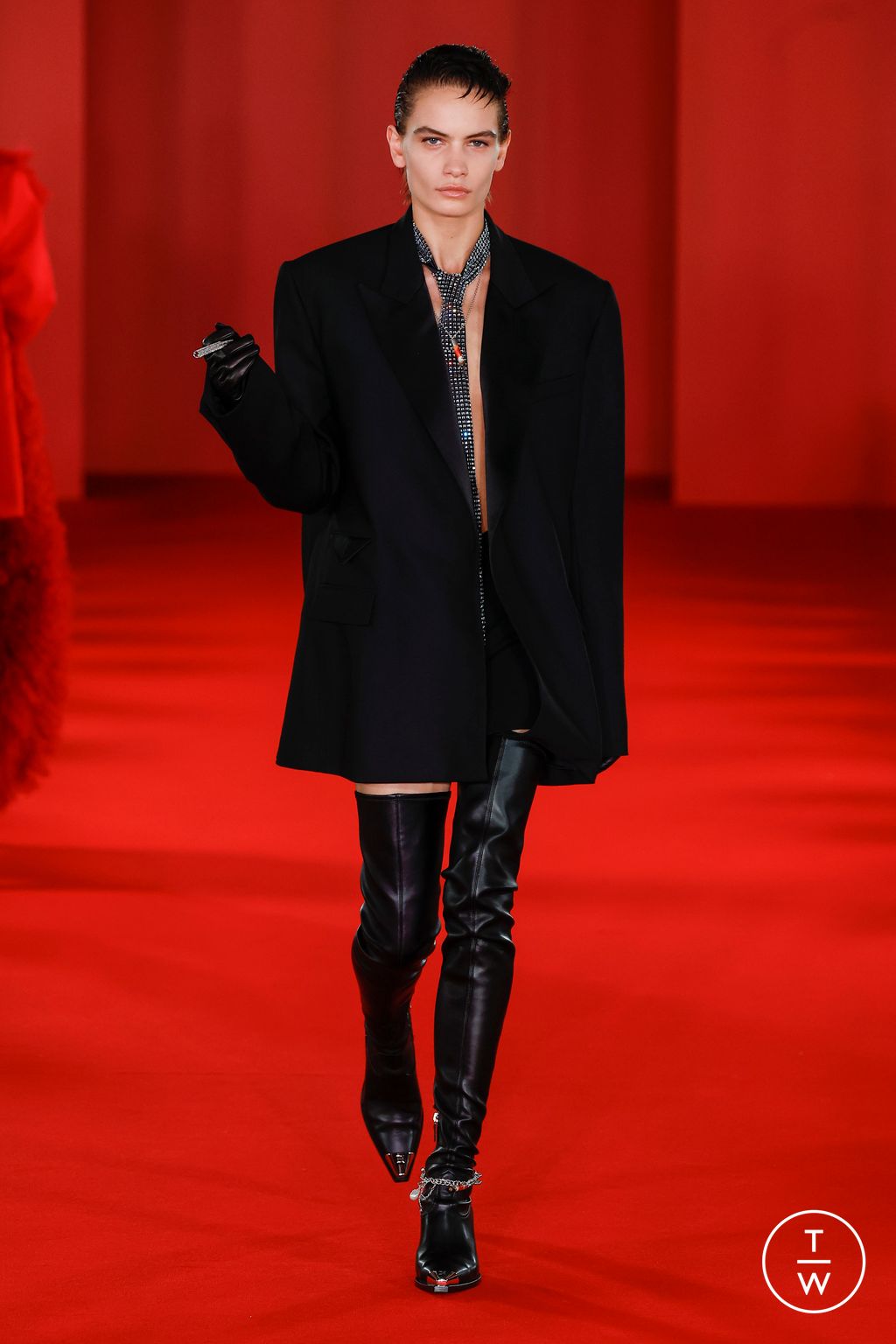 Fashion Week London Fall/Winter 2023 look 49 from the David Koma collection 女装