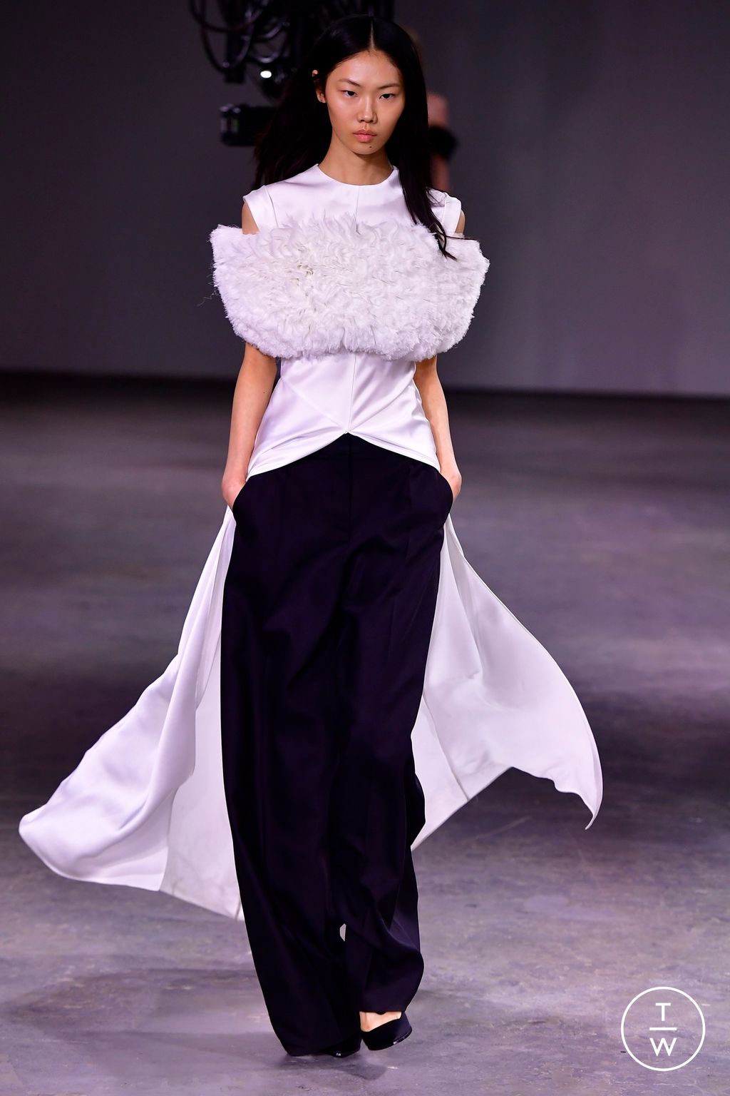 Fashion Week London Fall/Winter 2024 look 1 from the David Koma collection womenswear
