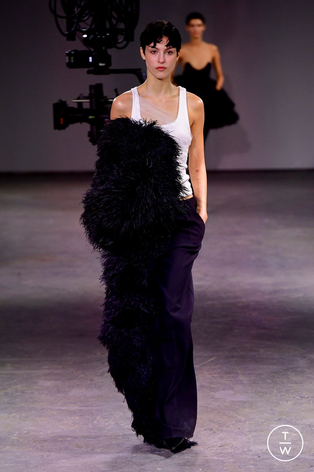 Fashion Week London Fall/Winter 2024 look 6 de la collection David Koma womenswear