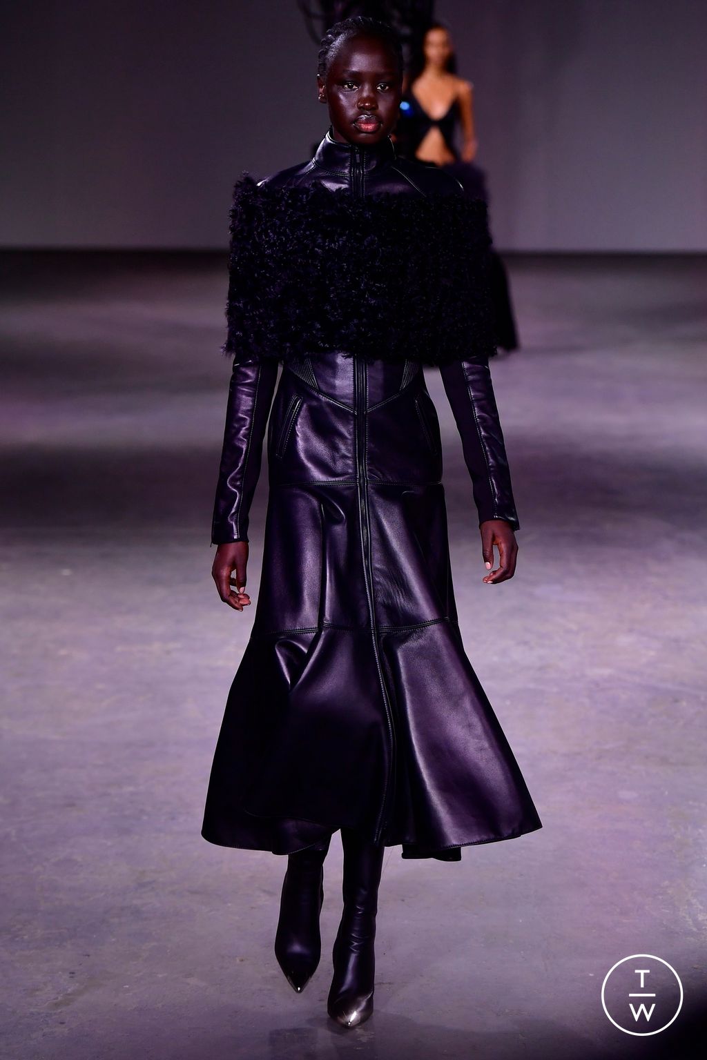 Fashion Week London Fall/Winter 2024 look 10 from the David Koma collection 女装