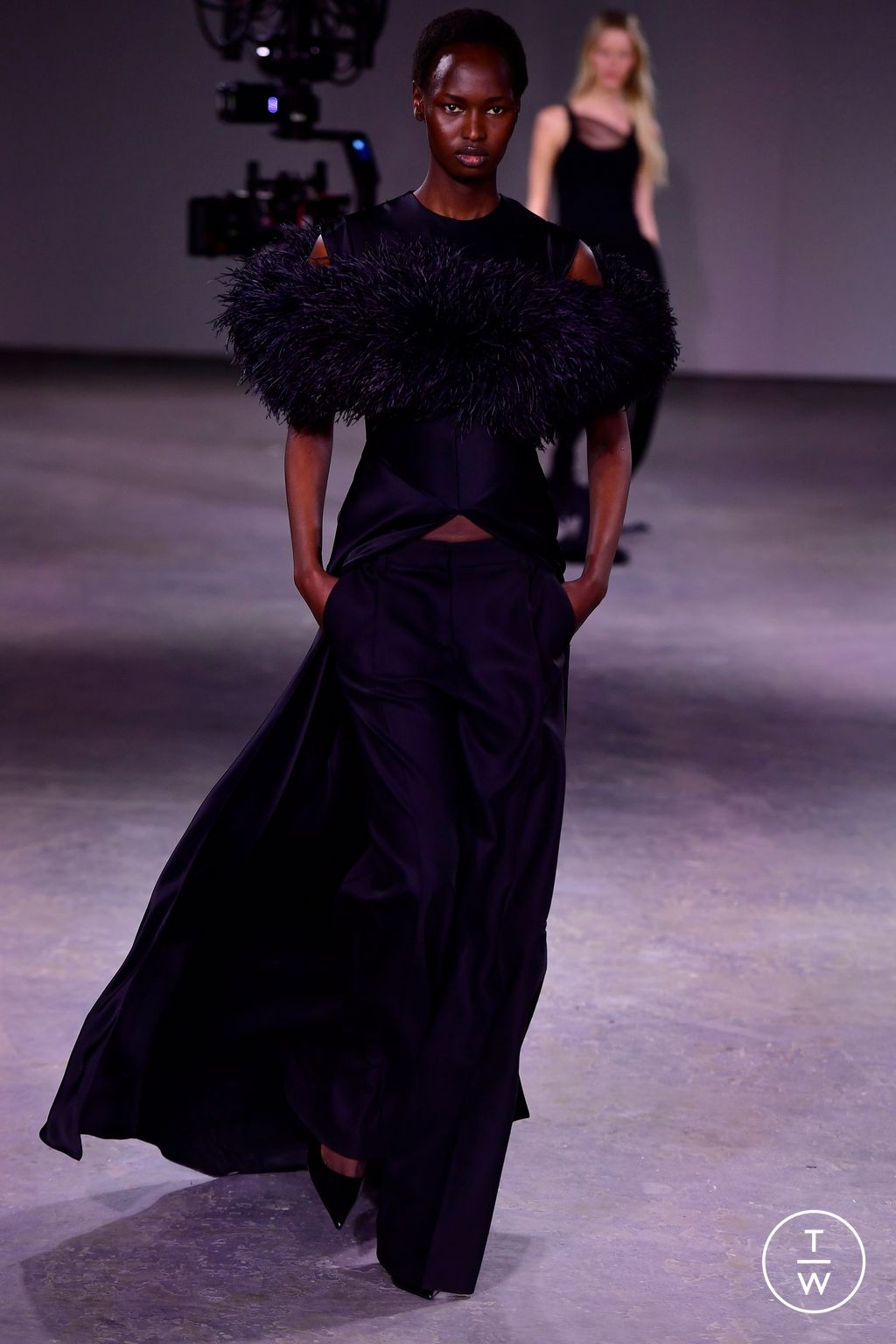 Fashion Week London Fall/Winter 2024 look 15 from the David Koma collection womenswear