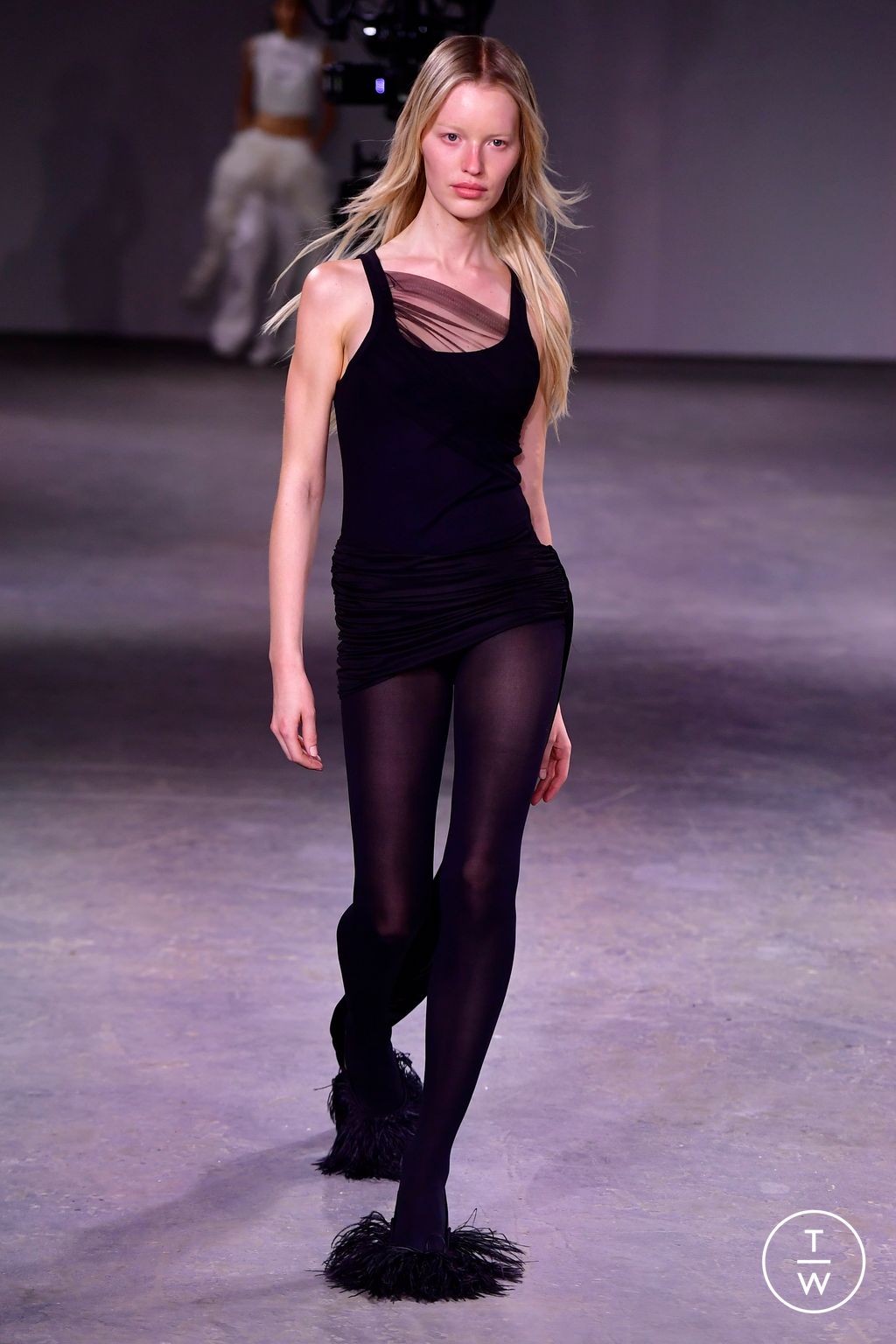Fashion Week London Fall/Winter 2024 look 16 de la collection David Koma womenswear