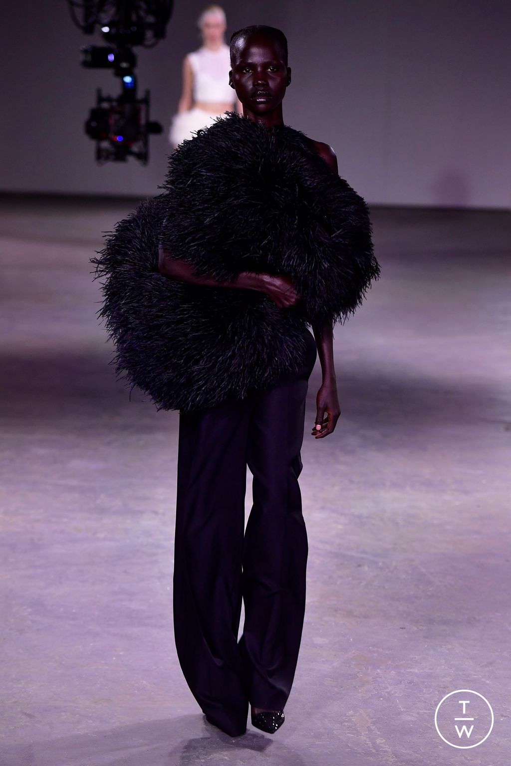 Fashion Week London Fall/Winter 2024 look 18 from the David Koma collection womenswear