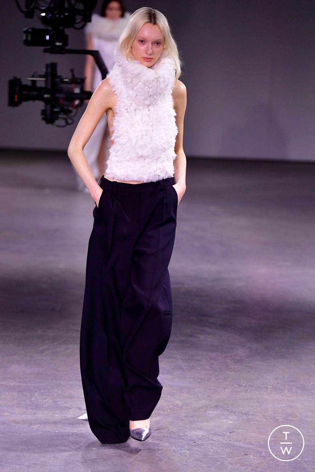 Fashion Week London Fall/Winter 2024 look 20 from the David Koma collection womenswear