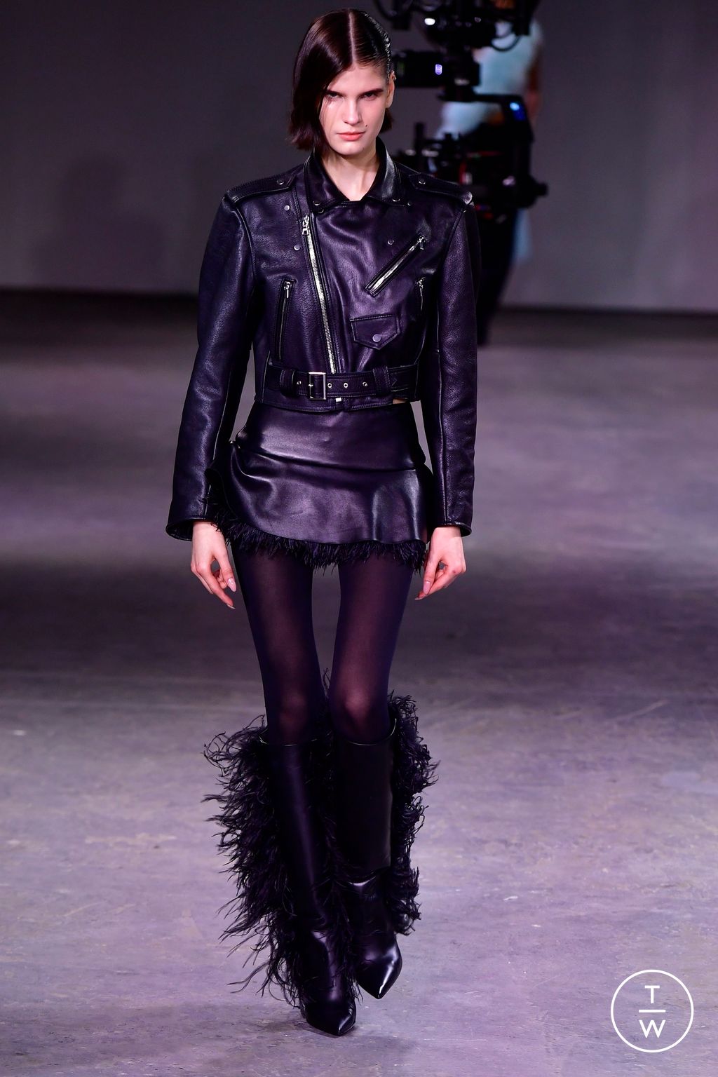 Fashion Week London Fall/Winter 2024 look 25 from the David Koma collection 女装