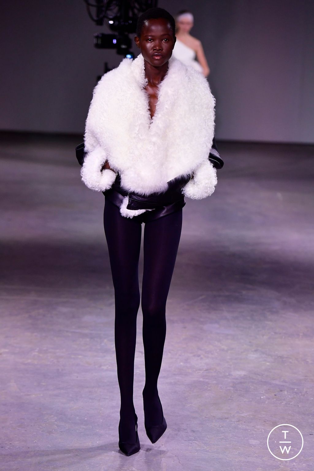 Fashion Week London Fall/Winter 2024 look 40 from the David Koma collection womenswear