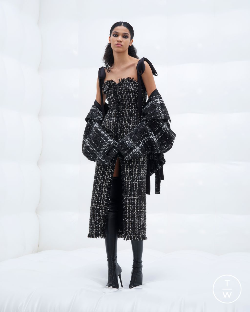 Fashion Week London Pre-Fall 2024 look 36 from the David Koma collection 女装