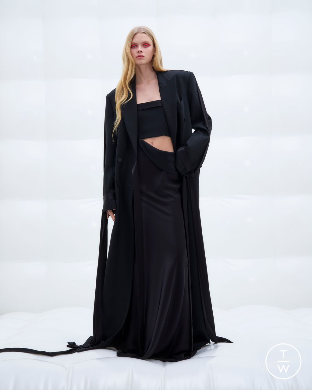Fashion Week London Pre-Fall 2024 look 4 from the David Koma collection 女装