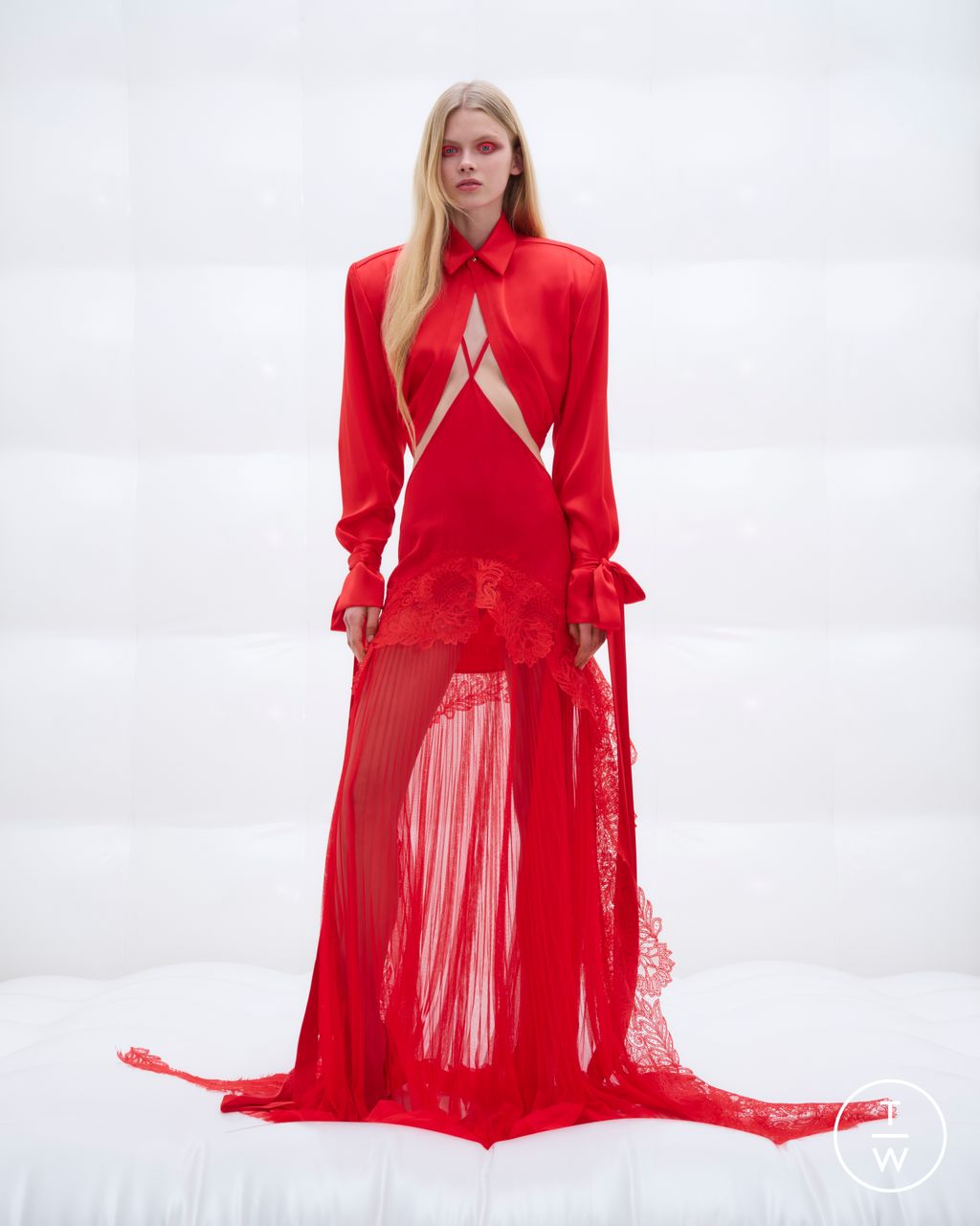 Fashion Week London Pre-Fall 2024 look 42 from the David Koma collection 女装