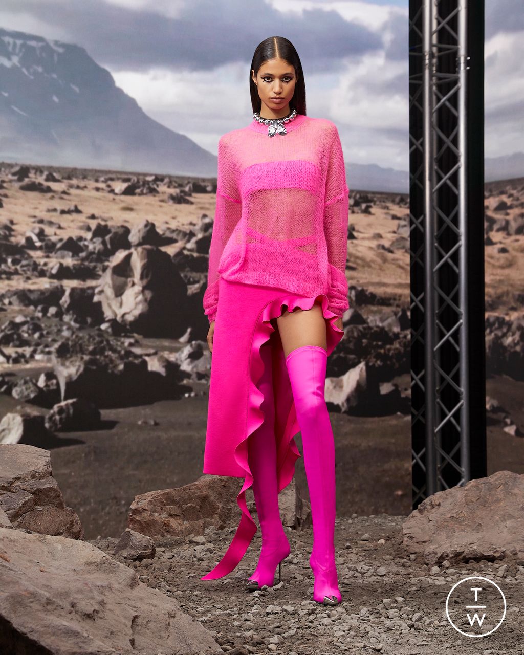 Fashion Week London Resort 2023 look 12 from the David Koma collection 女装
