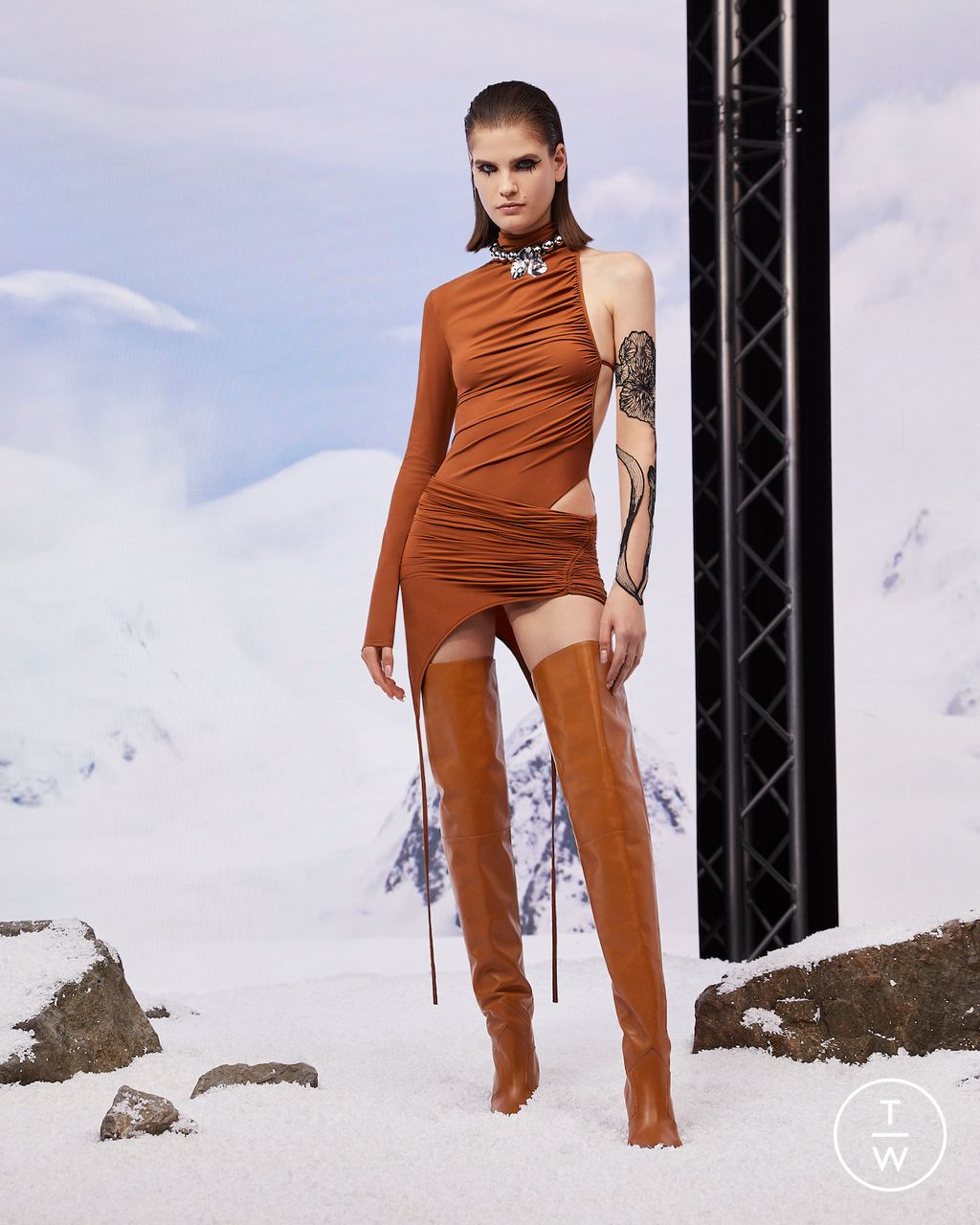 Fashion Week London Resort 2023 look 30 from the David Koma collection 女装