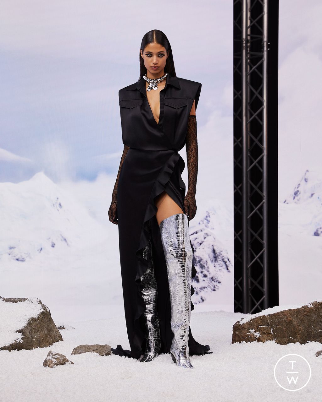 Fashion Week London Resort 2023 look 39 de la collection David Koma womenswear