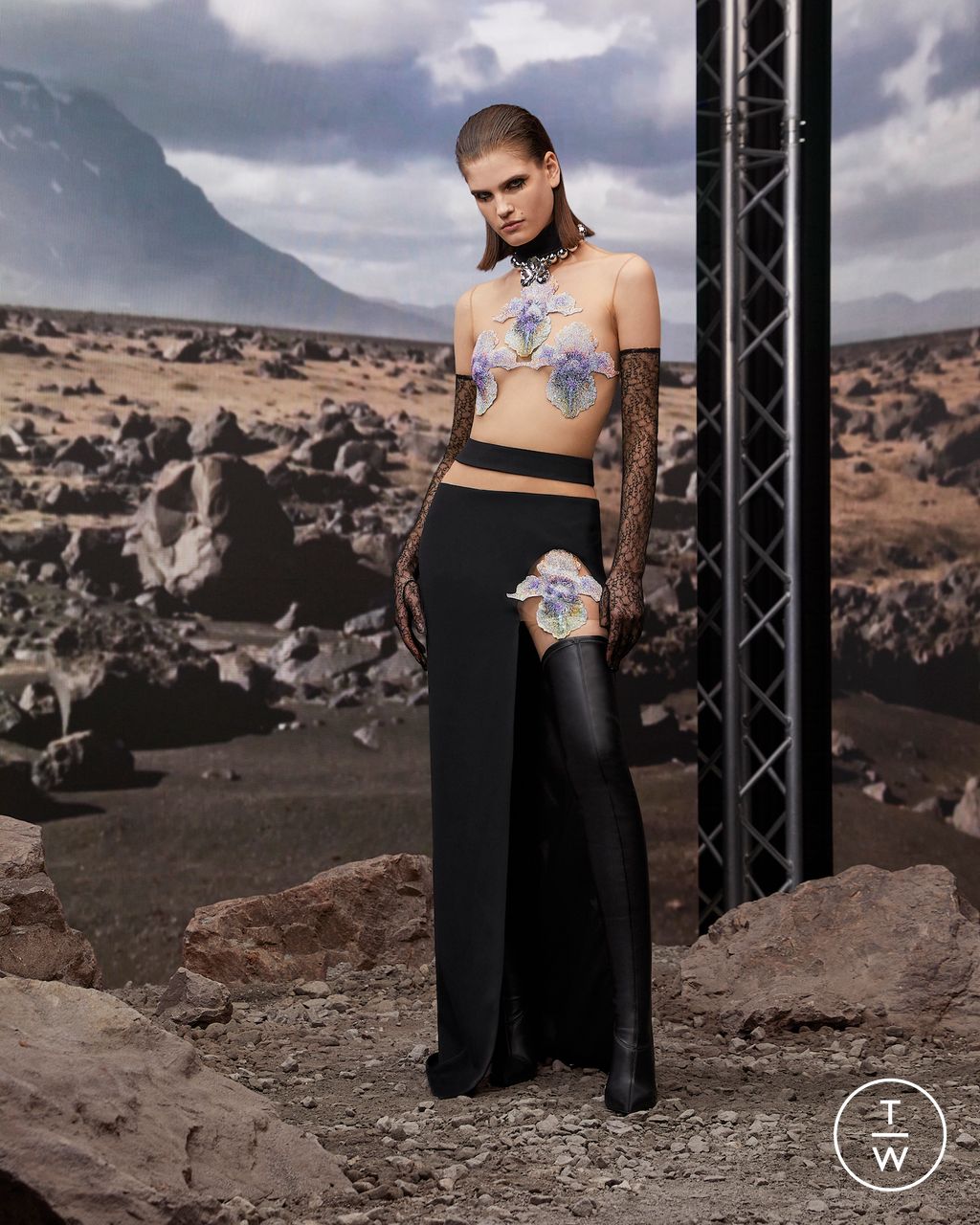 Fashion Week London Resort 2023 look 4 from the David Koma collection womenswear