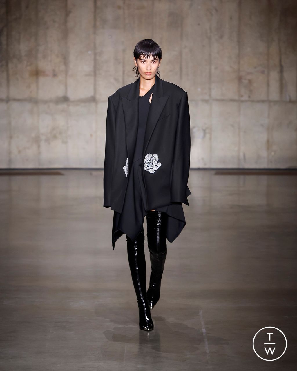 Fashion Week London Spring/Summer 2024 look 4 from the David Koma collection womenswear