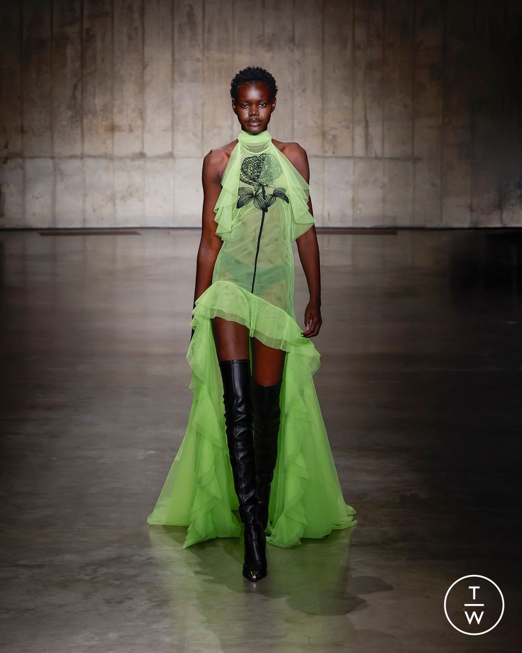 Fashion Week London Spring/Summer 2024 look 11 from the David Koma collection 女装