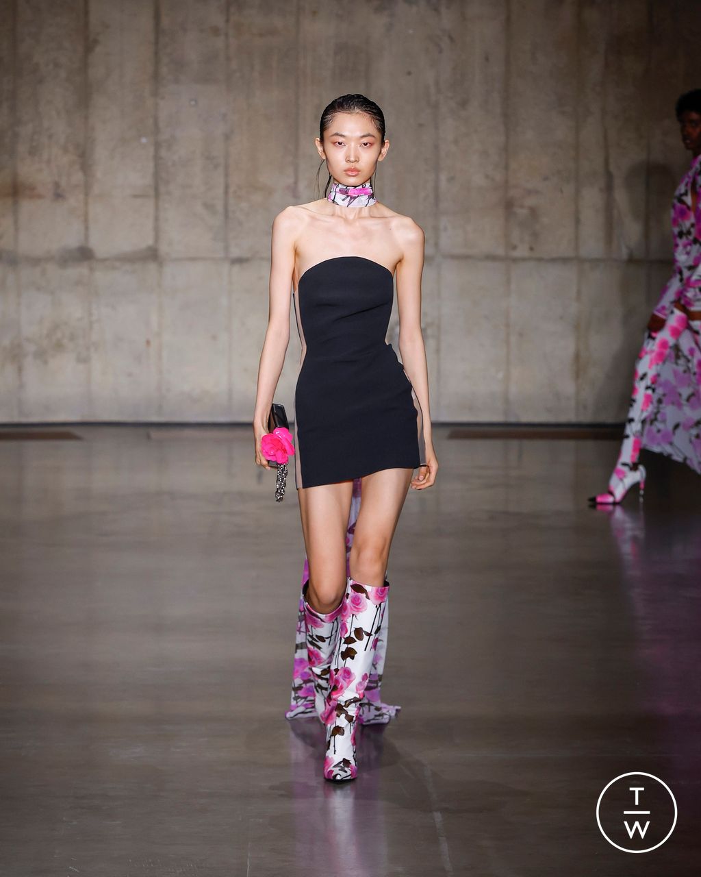 Fashion Week London Spring/Summer 2024 look 23 from the David Koma collection 女装