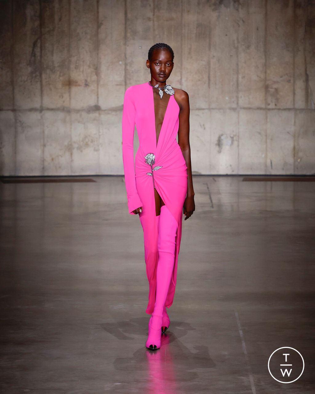Fashion Week London Spring/Summer 2024 look 27 from the David Koma collection 女装