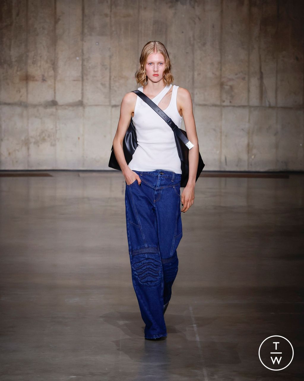 Fashion Week London Spring/Summer 2024 look 28 from the David Koma collection 女装