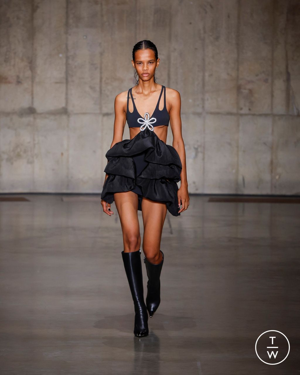Fashion Week London Spring/Summer 2024 look 33 from the David Koma collection womenswear