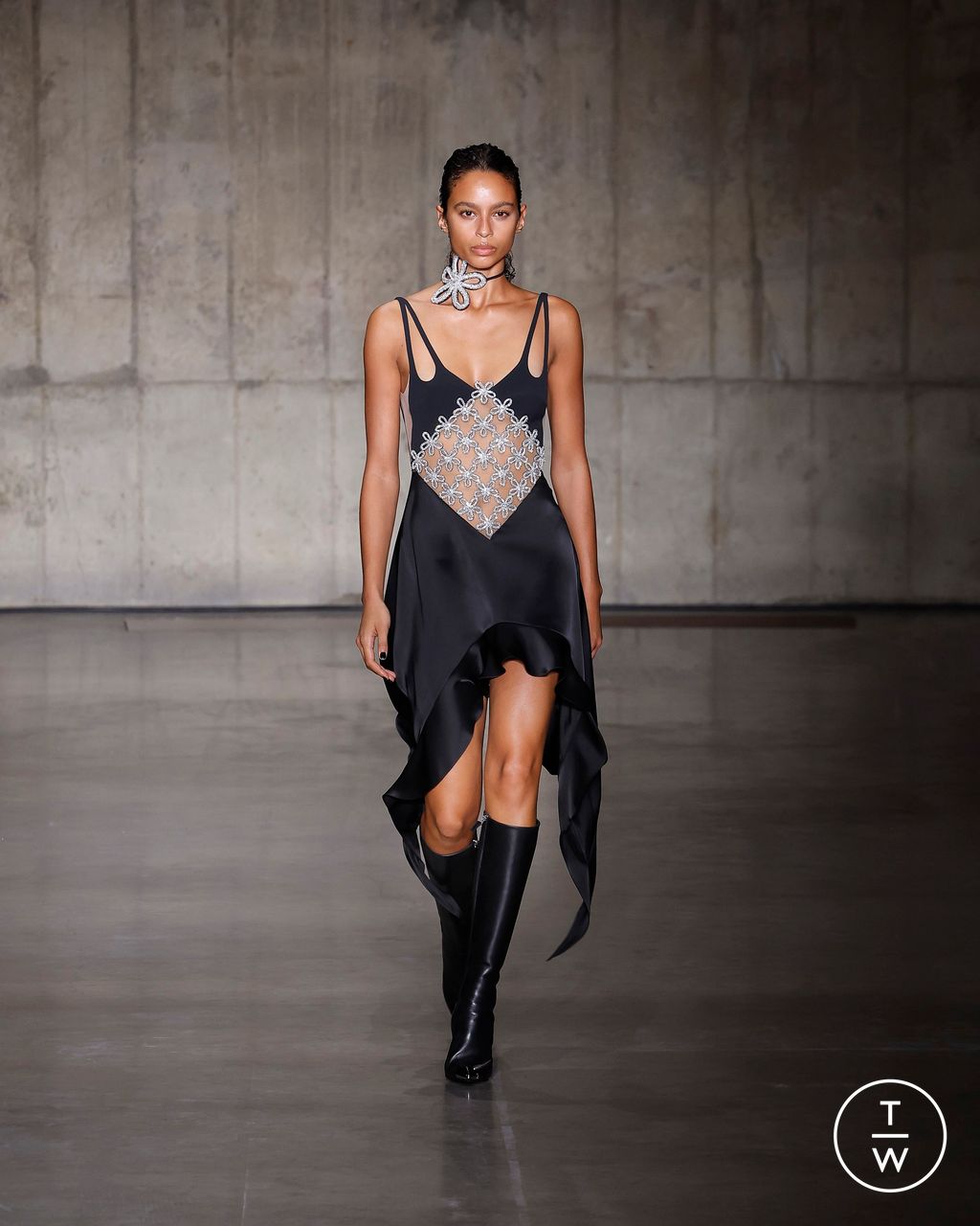 Fashion Week London Spring/Summer 2024 look 34 from the David Koma collection 女装