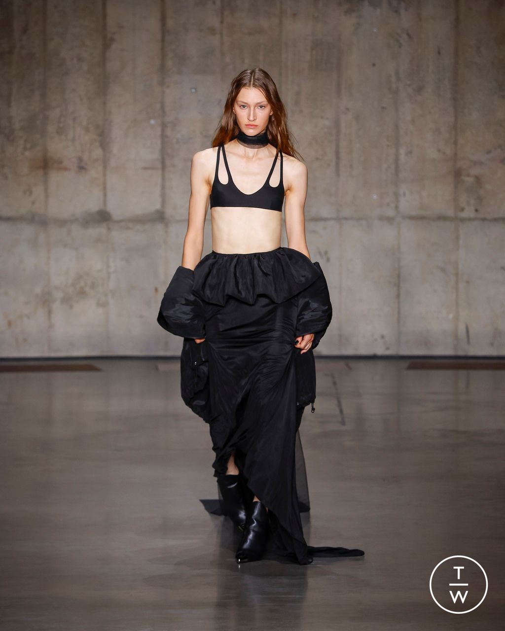 Fashion Week London Spring/Summer 2024 look 37 from the David Koma collection womenswear