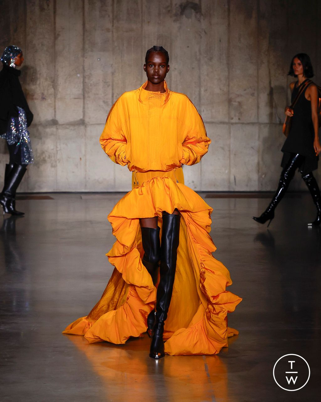 Fashion Week London Spring/Summer 2024 look 43 from the David Koma collection womenswear