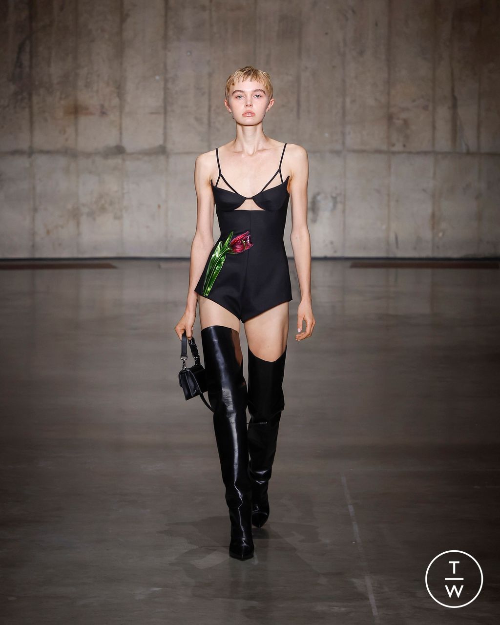 Fashion Week London Spring/Summer 2024 look 50 from the David Koma collection 女装
