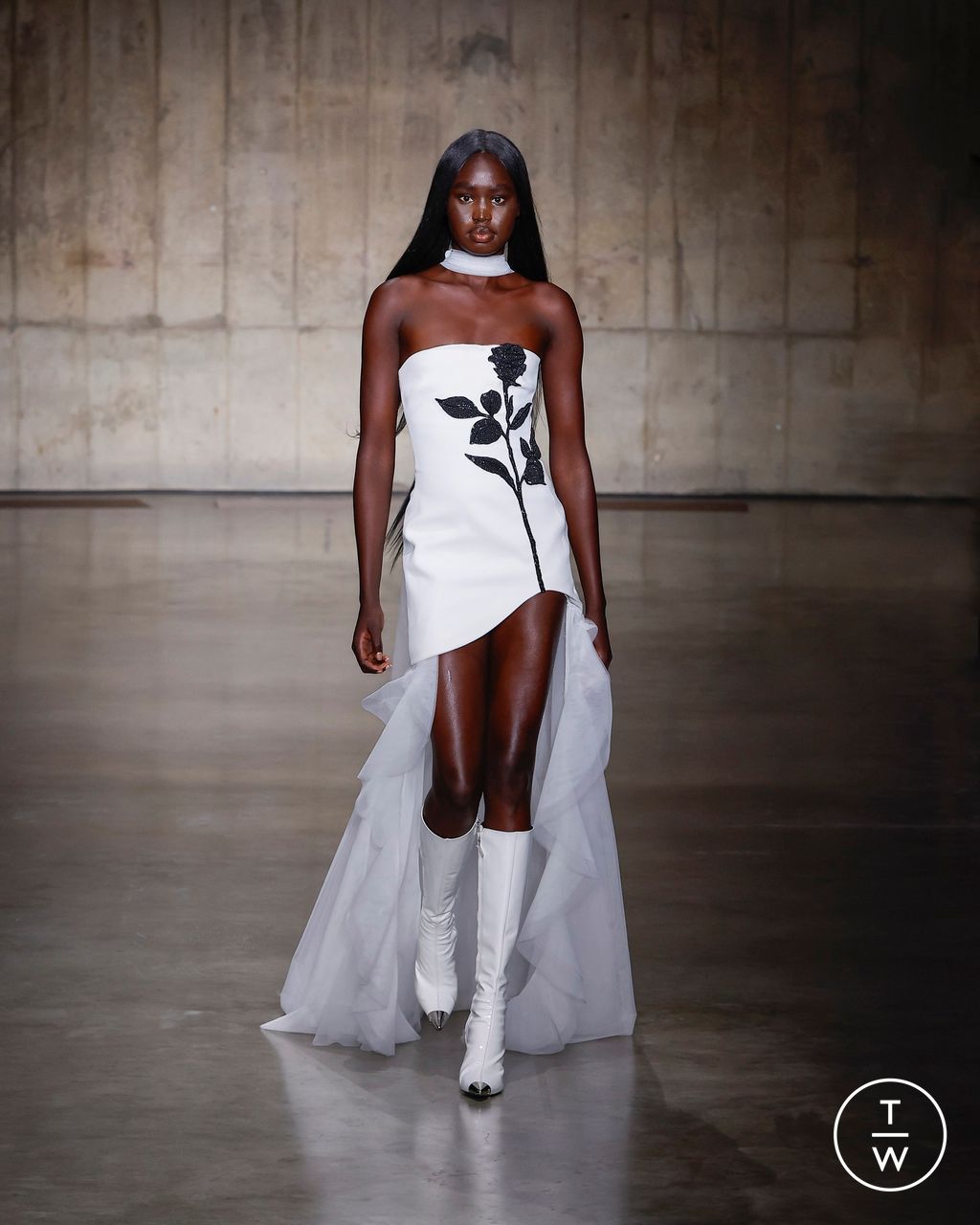 Fashion Week London Spring/Summer 2024 look 55 from the David Koma collection womenswear