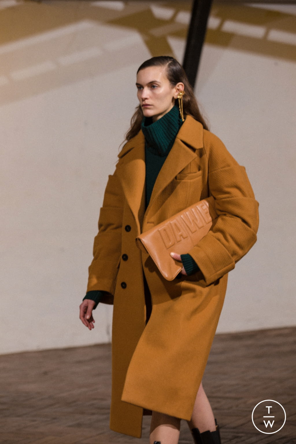 Fashion Week Paris Fall/Winter 2021 look 14 from the Dawei collection womenswear