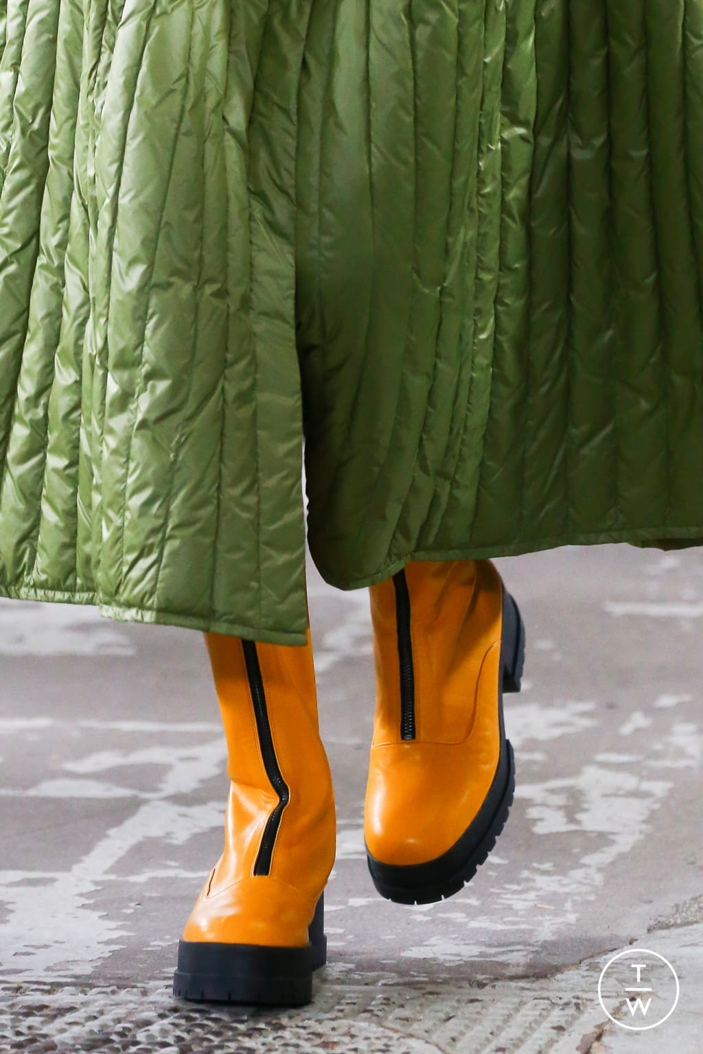 Fashion Week Paris Fall/Winter 2020 look 6 from the Dawei collection womenswear accessories