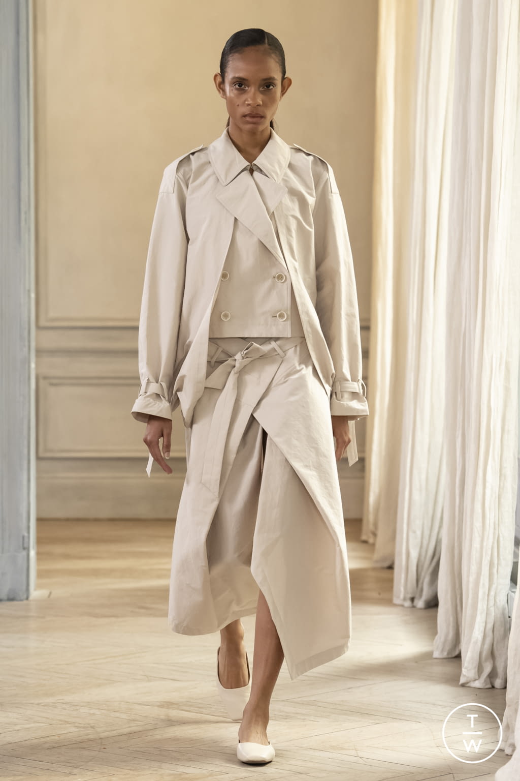 Fashion Week Paris Spring/Summer 2022 look 14 from the Dawei collection womenswear