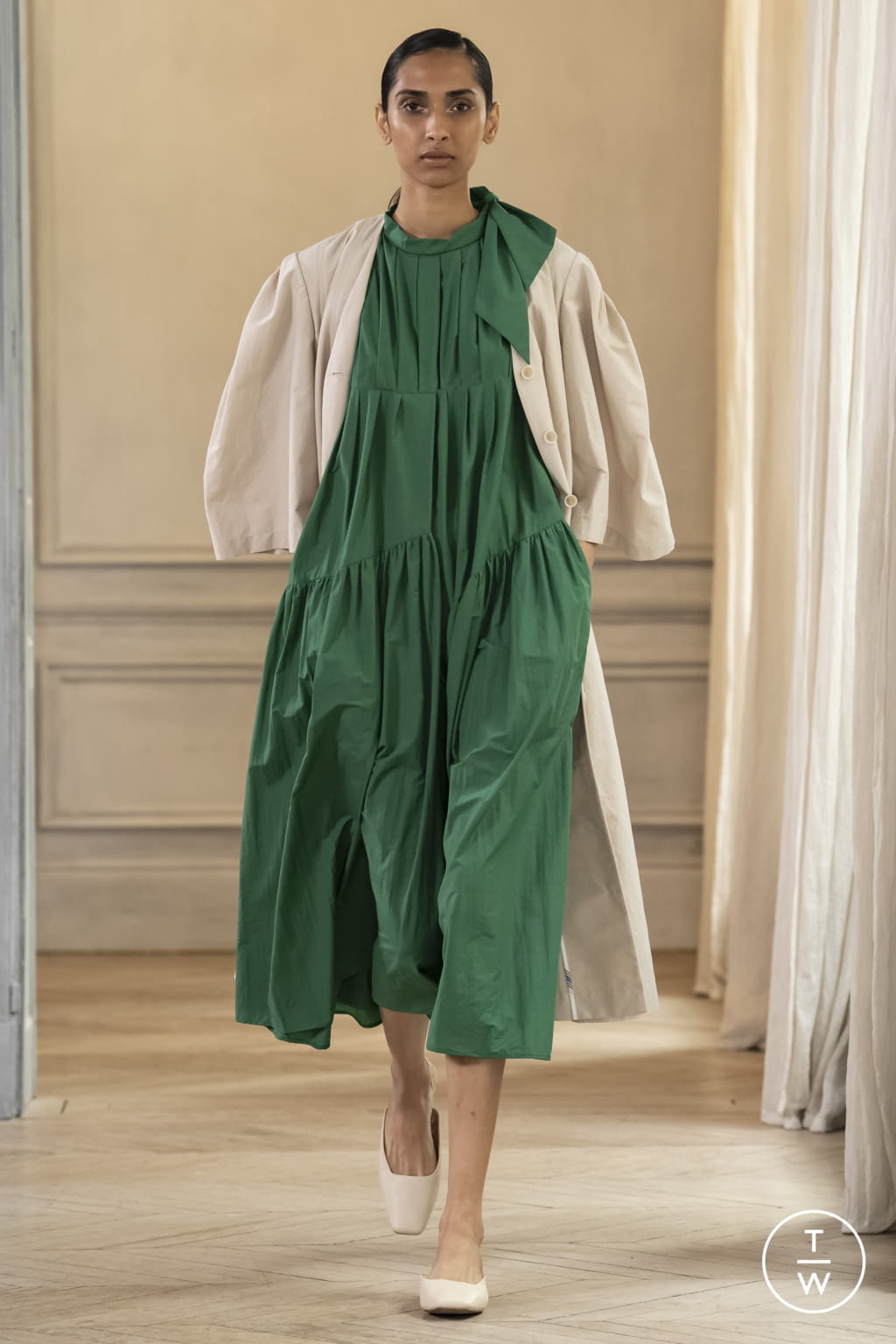 Fashion Week Paris Spring/Summer 2022 look 17 from the Dawei collection womenswear