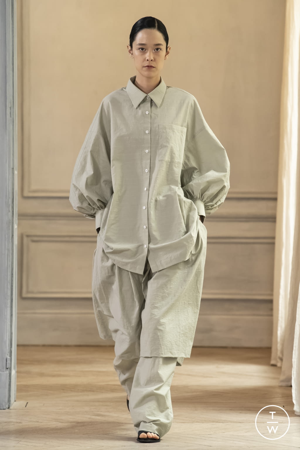 Fashion Week Paris Spring/Summer 2022 look 21 from the Dawei collection womenswear
