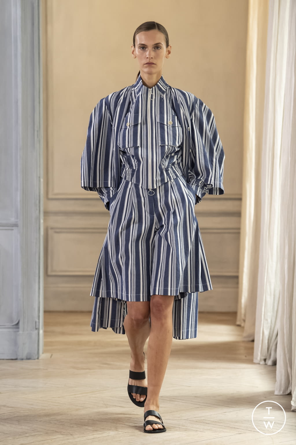 Fashion Week Paris Spring/Summer 2022 look 25 from the Dawei collection 女装