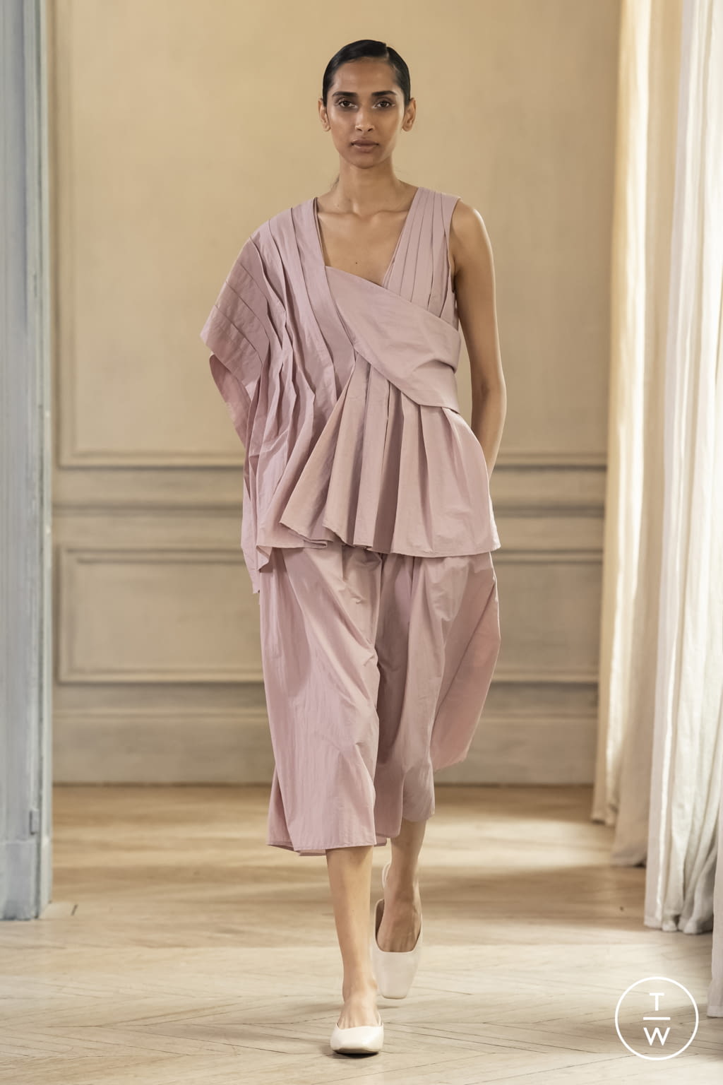 Fashion Week Paris Spring/Summer 2022 look 26 from the Dawei collection womenswear