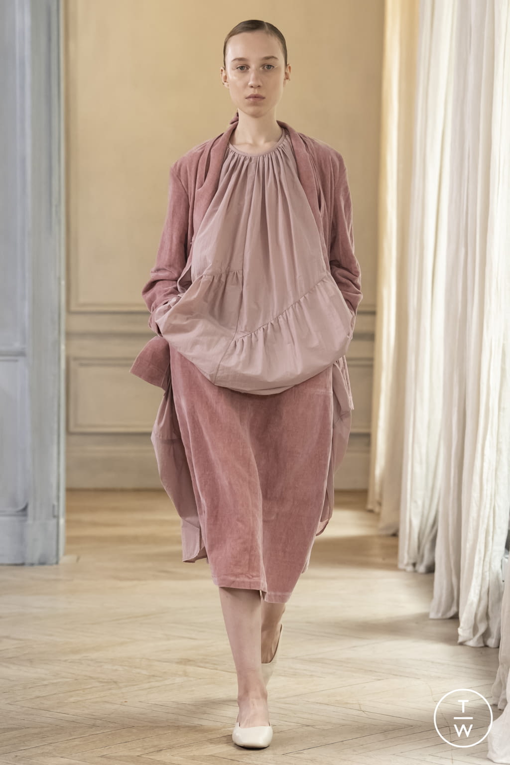 Fashion Week Paris Spring/Summer 2022 look 28 from the Dawei collection 女装