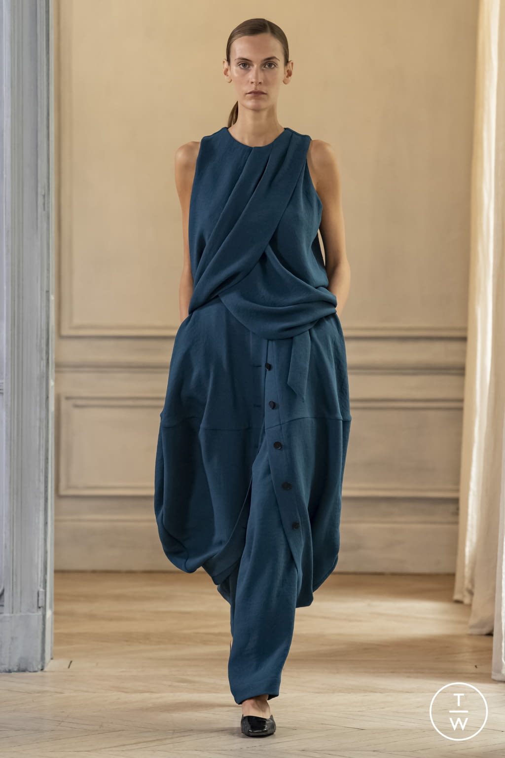 Fashion Week Paris Spring/Summer 2022 look 30 from the Dawei collection womenswear