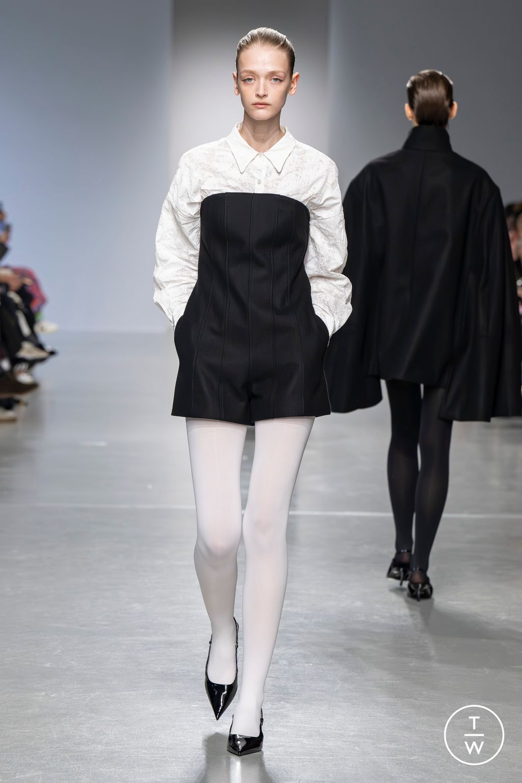 Fashion Week Paris Fall/Winter 2024 look 2 de la collection Dawei womenswear