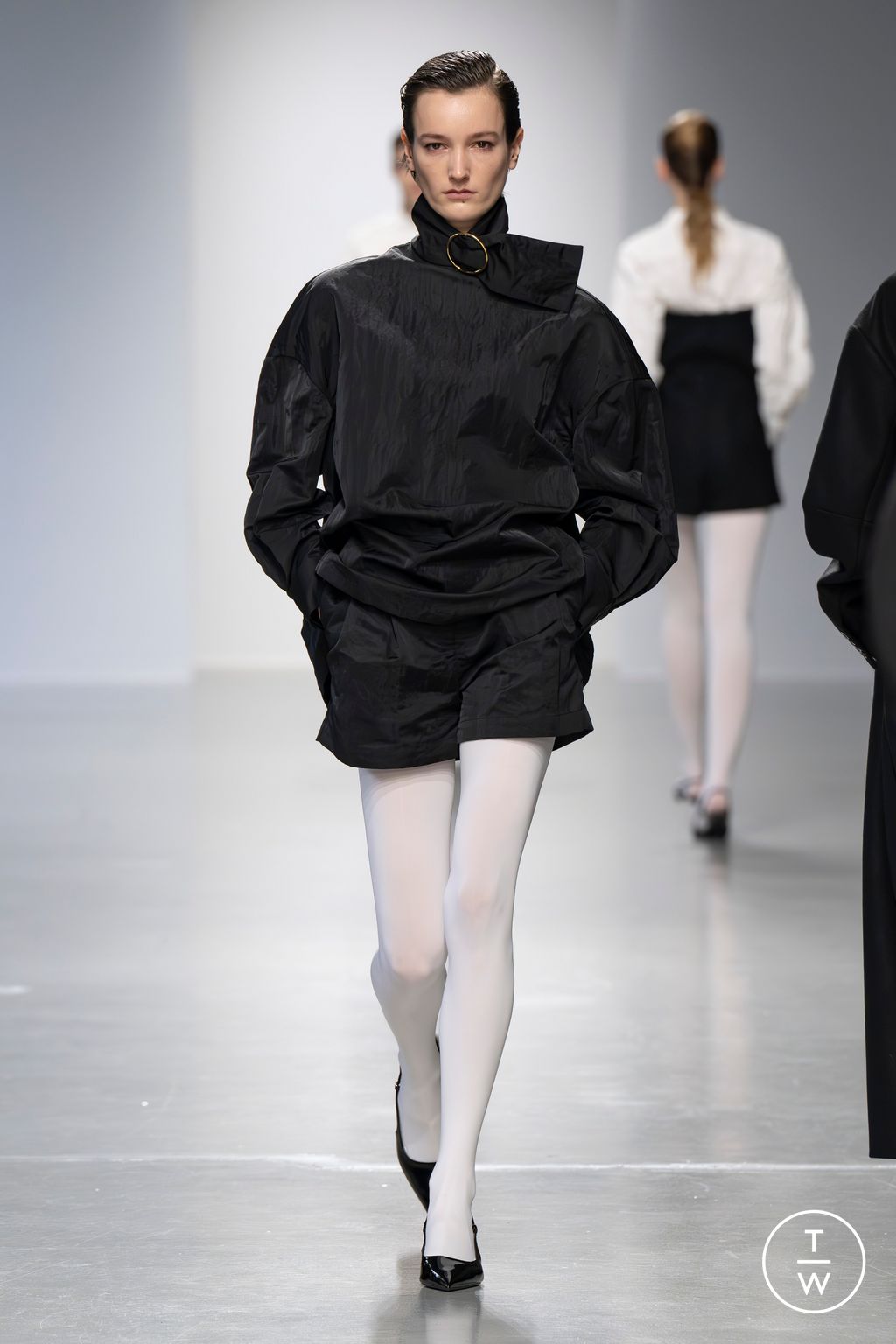 Fashion Week Paris Fall/Winter 2024 look 5 de la collection Dawei womenswear
