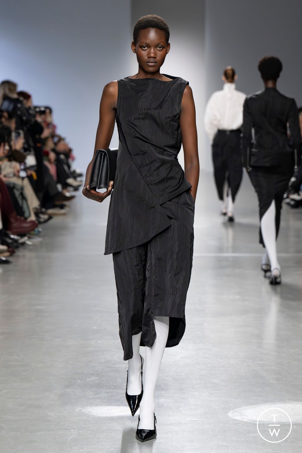 Fashion Week Paris Fall/Winter 2024 look 9 de la collection Dawei womenswear