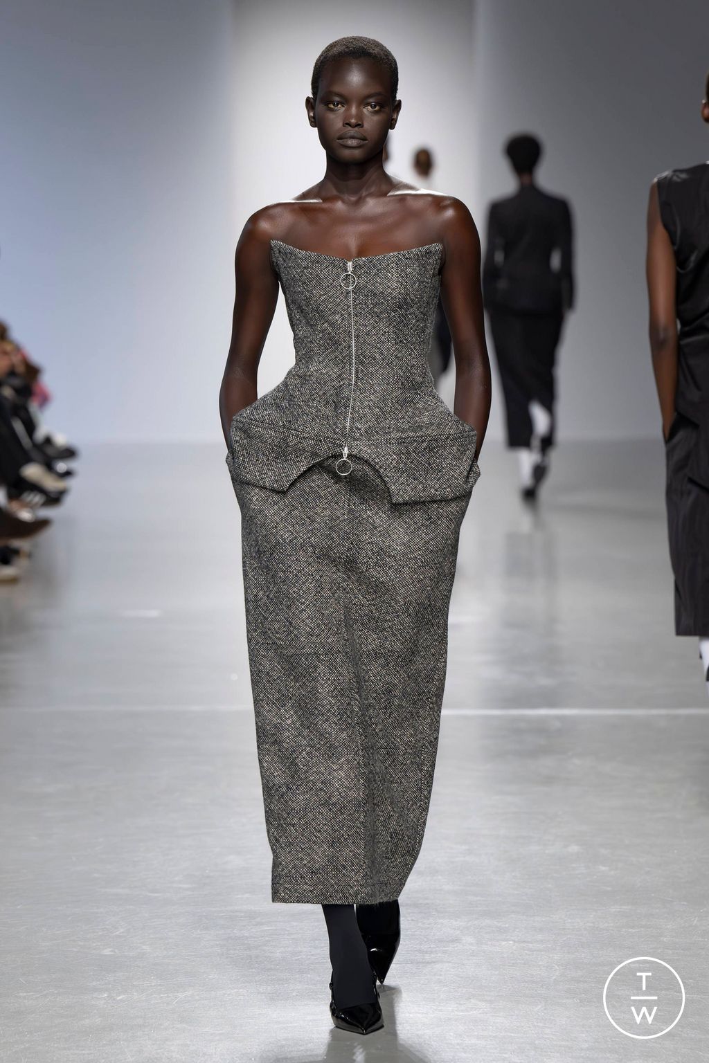 Fashion Week Paris Fall/Winter 2024 look 10 de la collection Dawei womenswear