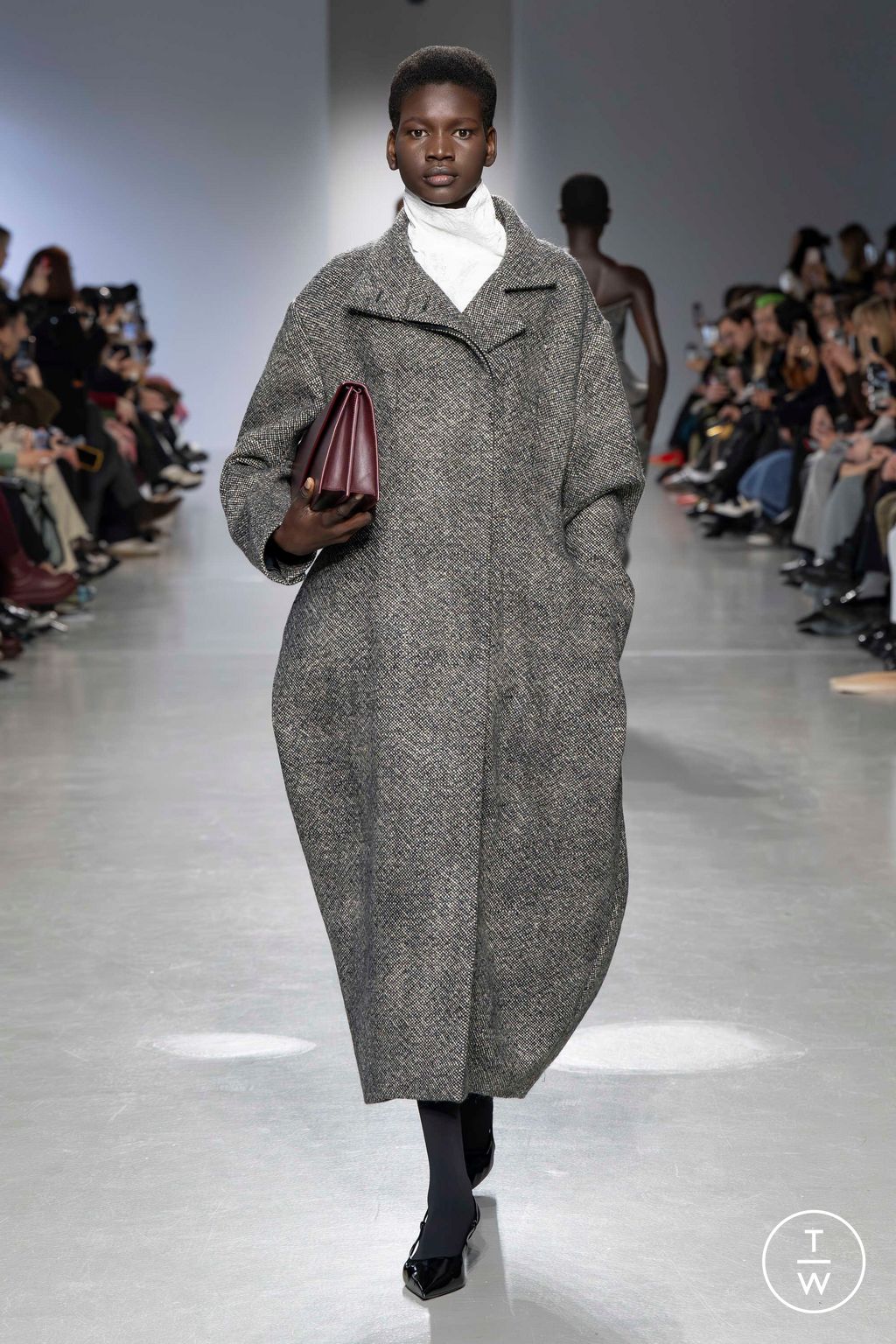 Fashion Week Paris Fall/Winter 2024 look 11 de la collection Dawei womenswear
