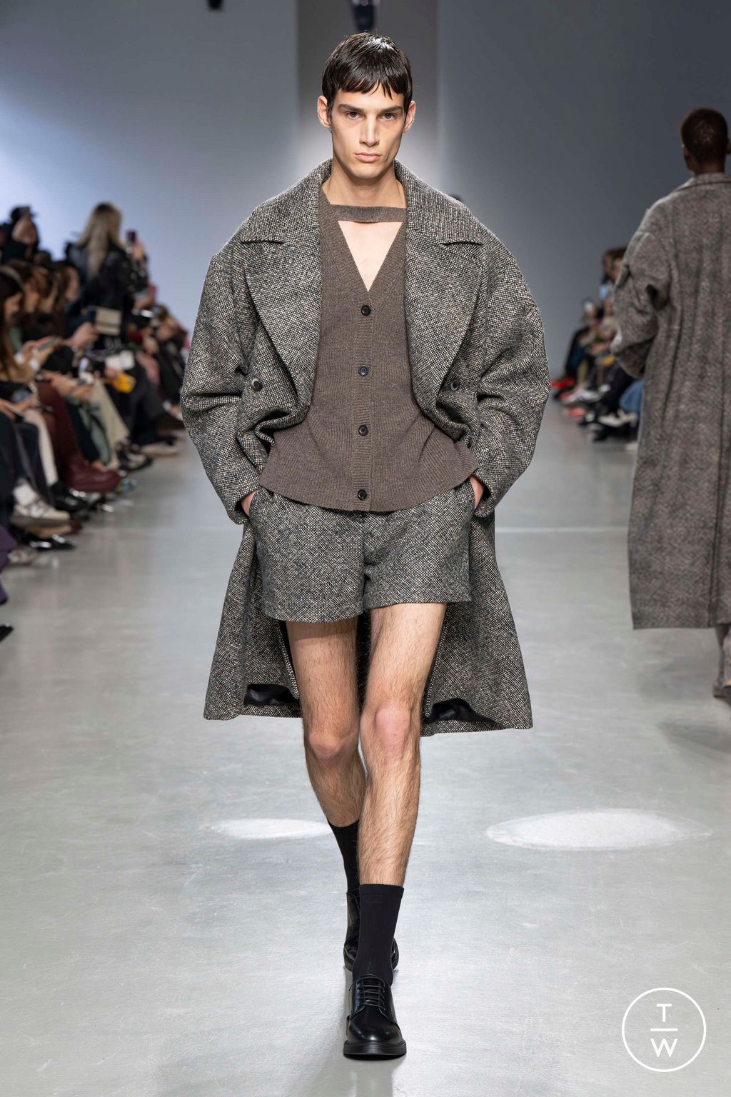 Fashion Week Paris Fall/Winter 2024 look 13 de la collection Dawei womenswear