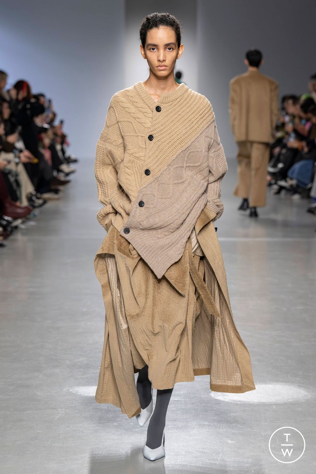 Fashion Week Paris Fall/Winter 2024 look 17 de la collection Dawei womenswear