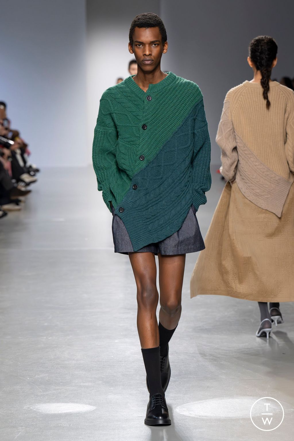 Fashion Week Paris Fall/Winter 2024 look 18 de la collection Dawei womenswear