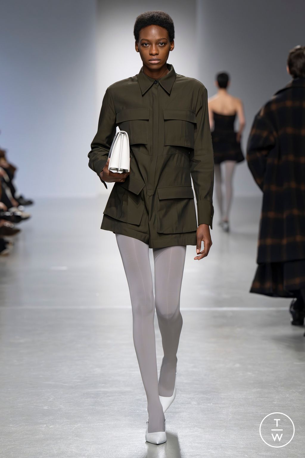 Fashion Week Paris Fall/Winter 2024 look 36 de la collection Dawei womenswear
