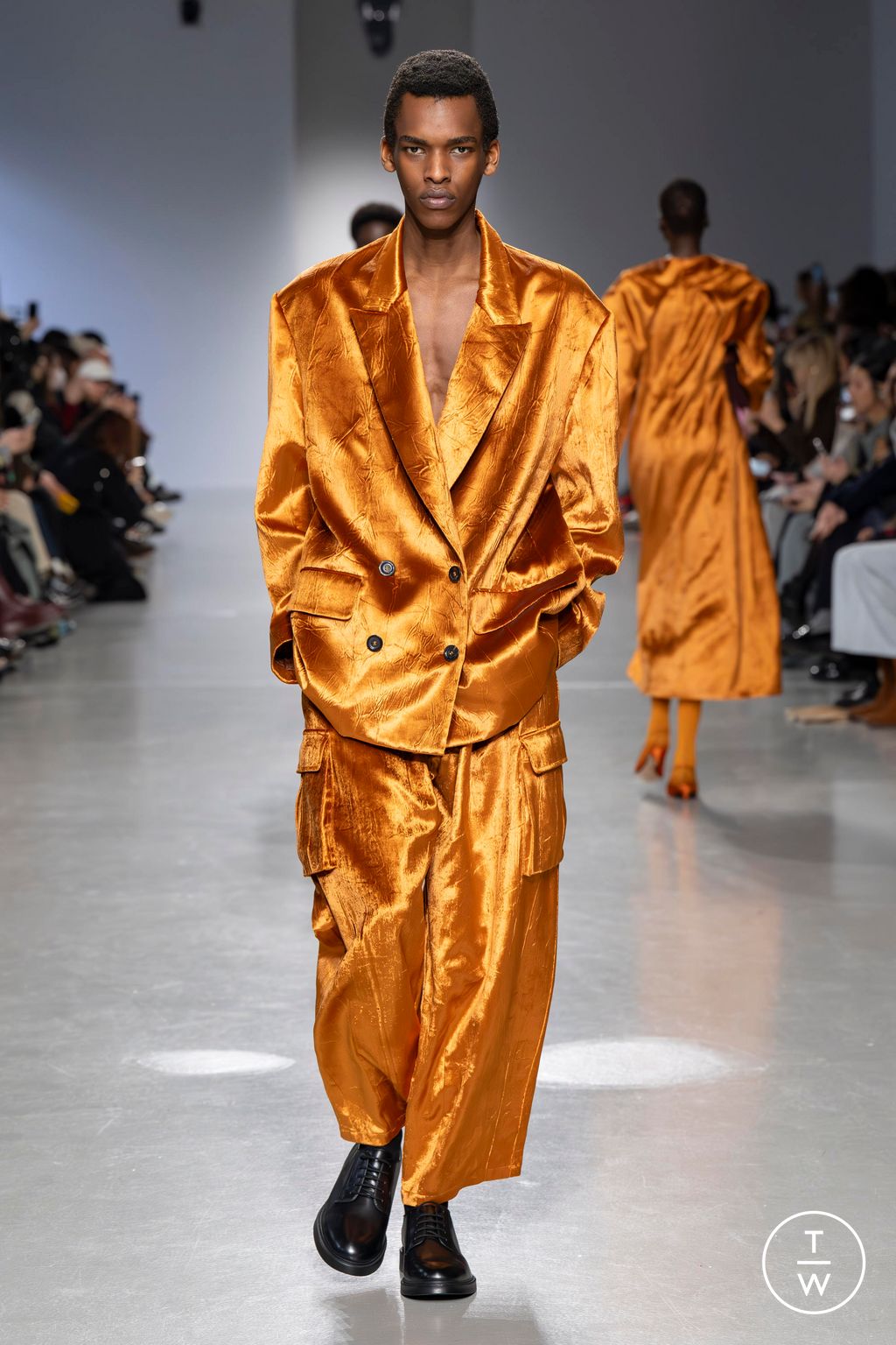 Fashion Week Paris Fall/Winter 2024 look 39 de la collection Dawei womenswear