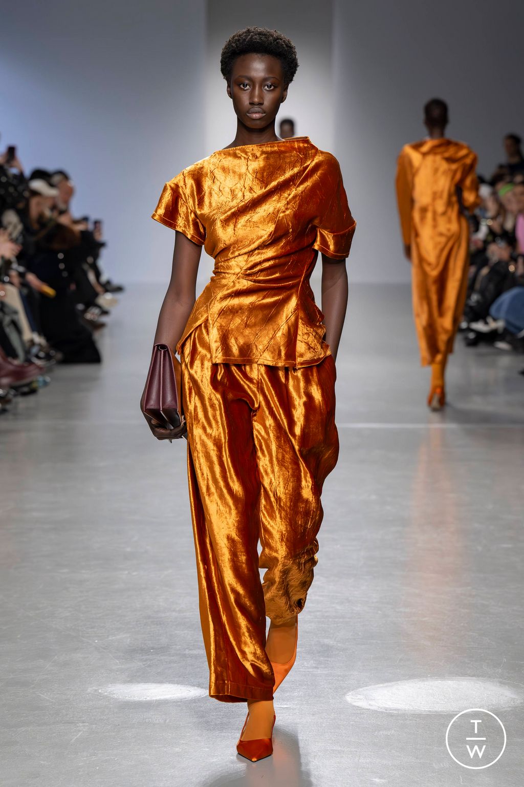 Fashion Week Paris Fall/Winter 2024 look 40 from the Dawei collection womenswear