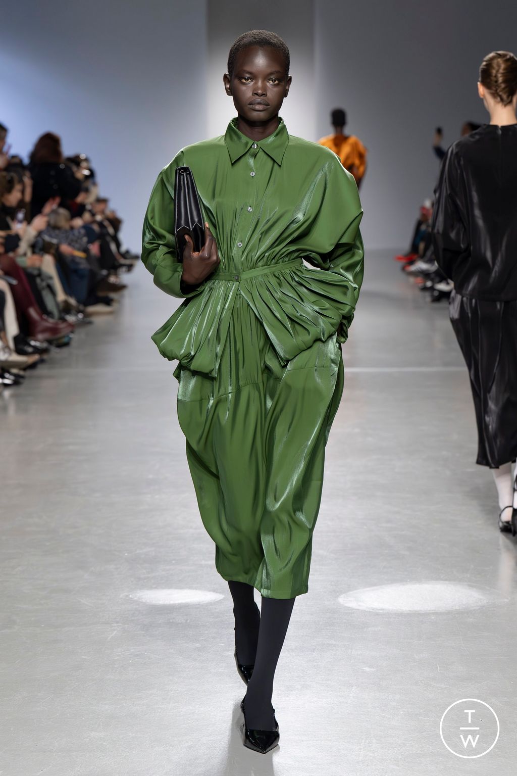 Fashion Week Paris Fall/Winter 2024 look 43 from the Dawei collection womenswear